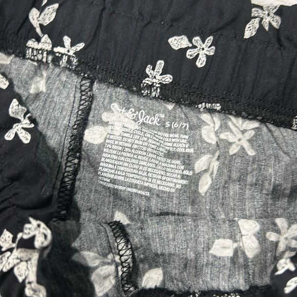 Girls Cat and Jack 2 Piece set. Black Floral - Picture 4 of 5